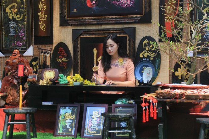 Bạn trẻ đắm say đón xuân cùng không gian sắc xuân hoài cổ - ảnh 14