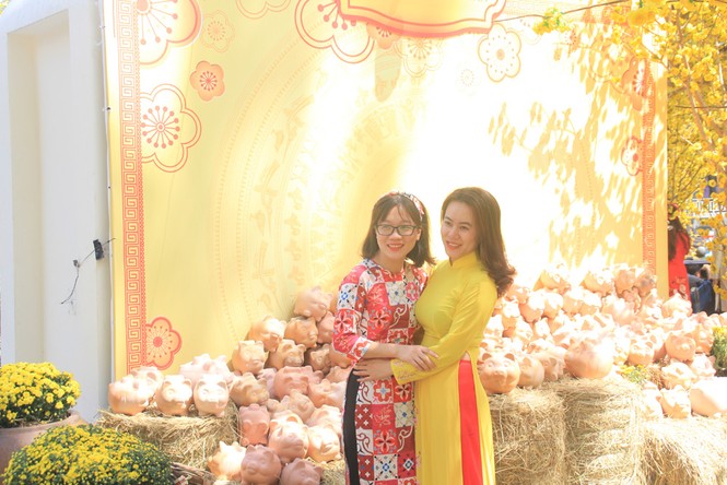 Bạn trẻ đắm say đón xuân cùng không gian sắc xuân hoài cổ - ảnh 12