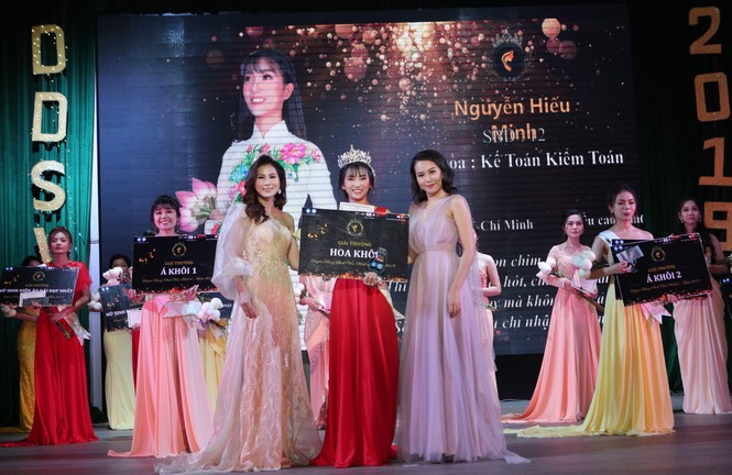 Nguyễn Hiếu Minh đăng quang Hoa khôi “Duyên dáng sinh viên Kinh tế - Luật 2019” - ảnh 4