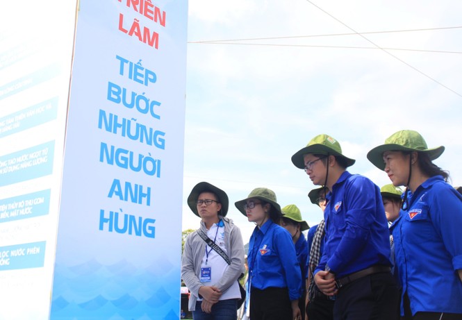 Khai mạc triển lãm