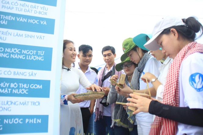 Khai mạc triển lãm