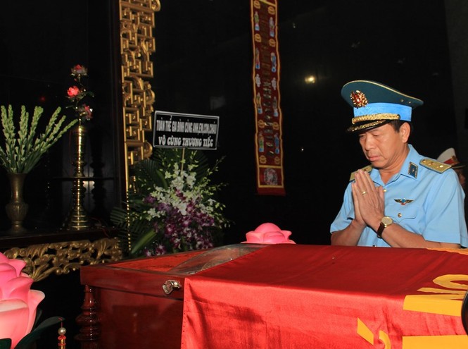 Gia quyến quây quần chào biệt Anh hùng phi công Nguyễn Văn Bảy - ảnh 7