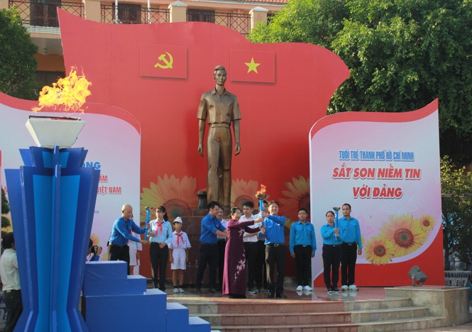 Tuổi trẻ TPHCM bắt đầu chuỗi hoạt động kỷ niệm 90 năm thành lập Đảng Cộng sản - ảnh 3