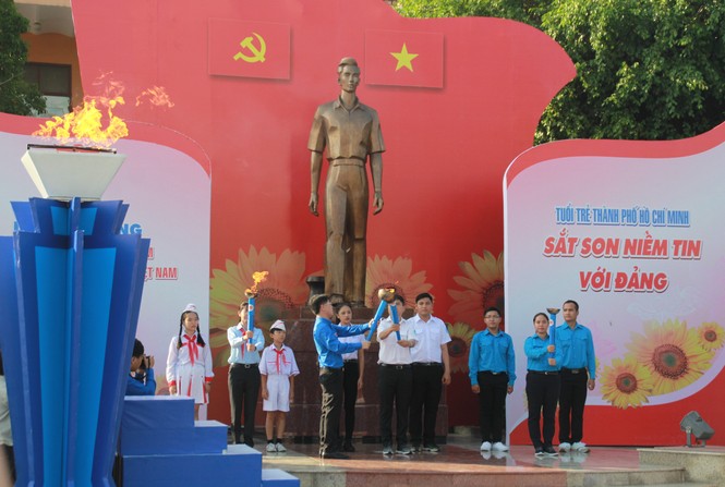 Tuổi trẻ TPHCM bắt đầu chuỗi hoạt động kỷ niệm 90 năm thành lập Đảng Cộng sản - ảnh 4