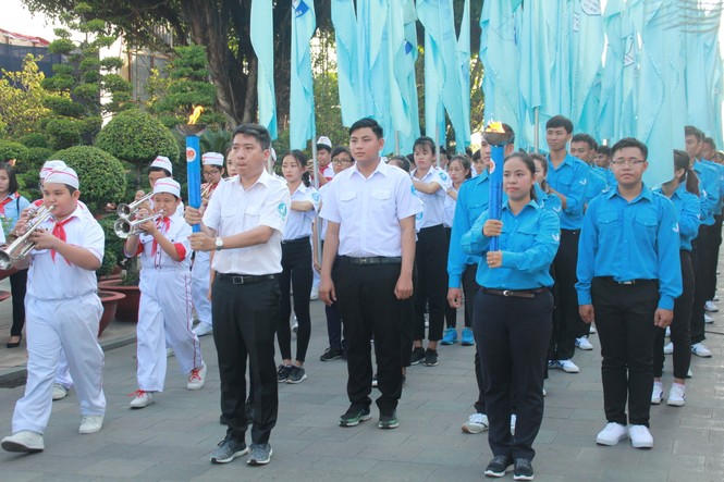Tuổi trẻ TPHCM bắt đầu chuỗi hoạt động kỷ niệm 90 năm thành lập Đảng Cộng sản - ảnh 8