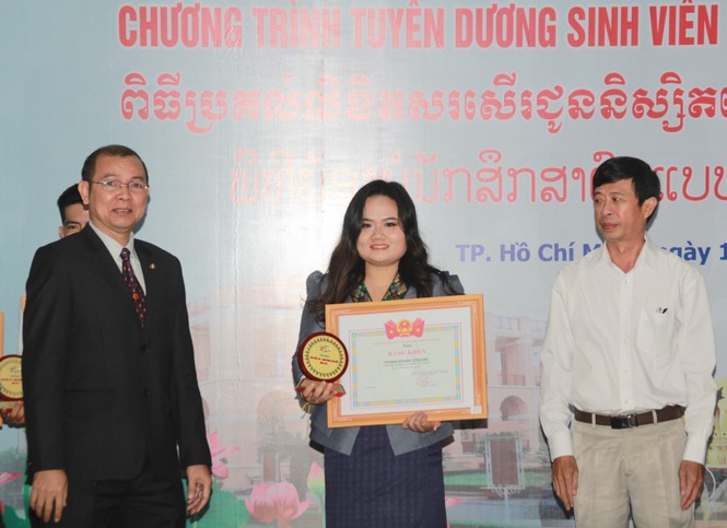 Khen thưởng 86 sinh viên Lào, Campuchia nỗ lực học tập, tích cực tham gia hoạt động phong trào - ảnh 3