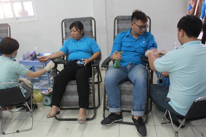 Bạn trẻ hiến máu, đổi rác lấy cây xanh... tại ngày hội Quốc tế người tình nguyện - ảnh 5