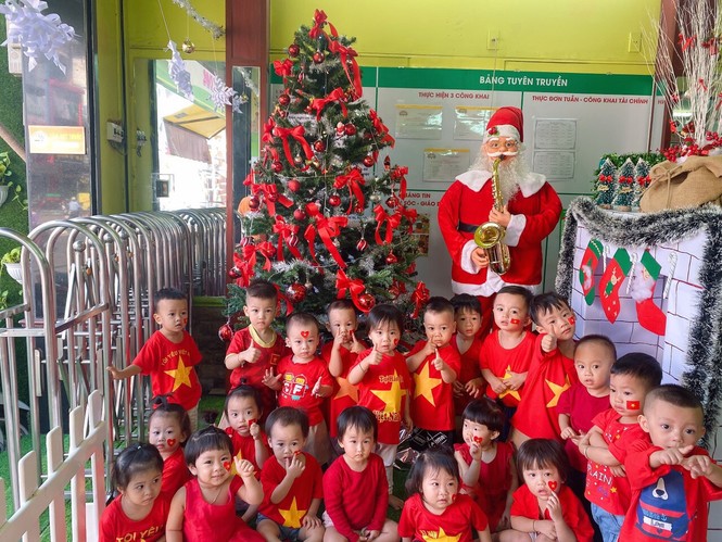 Học sinh tiểu học TPHCM diện áo cờ đỏ sao vàng tiếp lửa cho U22 Việt Nam - ảnh 11