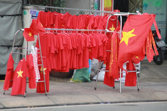 Học sinh tiểu học TPHCM diện áo cờ đỏ sao vàng tiếp lửa cho U22 Việt Nam - ảnh 15