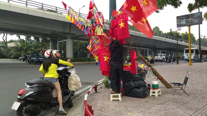 Học sinh tiểu học TPHCM diện áo cờ đỏ sao vàng tiếp lửa cho U22 Việt Nam - ảnh 14