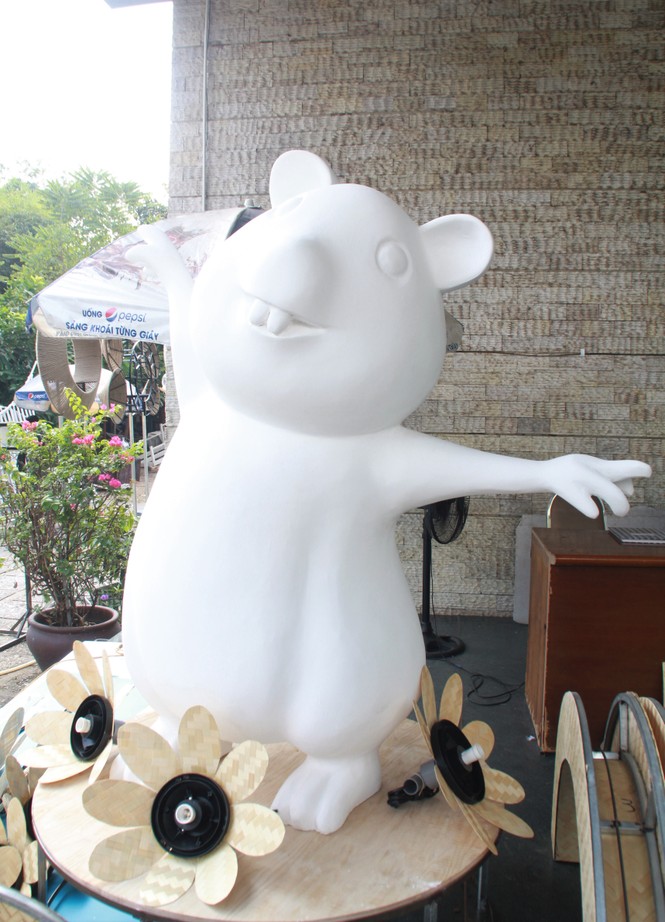 Hé lộ tạo hình nhà chuột tại đường hoa Tết ở phố Nguyễn Huệ - ảnh 19