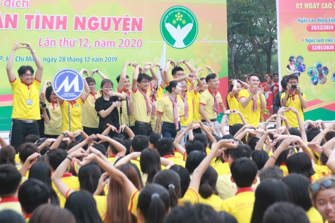 Nghìn bạn trẻ TPHCM hào hứng ra quân chiến dịch Xuân tình nguyện 2020 - ảnh 2