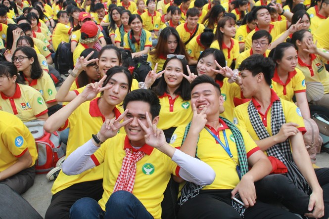 Nghìn bạn trẻ TPHCM hào hứng ra quân chiến dịch Xuân tình nguyện 2020 - ảnh 1