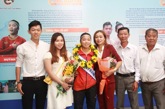 Cầu thủ Huỳnh Như nhận danh hiệu ‘Công dân trẻ tiêu biểu TPHCM’ - ảnh 6