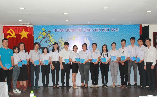 Tặng quà Tết cho cán bộ Đoàn - Hội, cán bộ, nhân viên Cơ quan T.Ư Đoàn phía Nam - ảnh 2