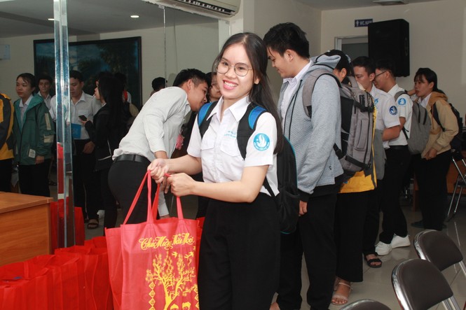 Tặng quà Tết cho cán bộ Đoàn - Hội, cán bộ, nhân viên Cơ quan T.Ư Đoàn phía Nam - ảnh 3