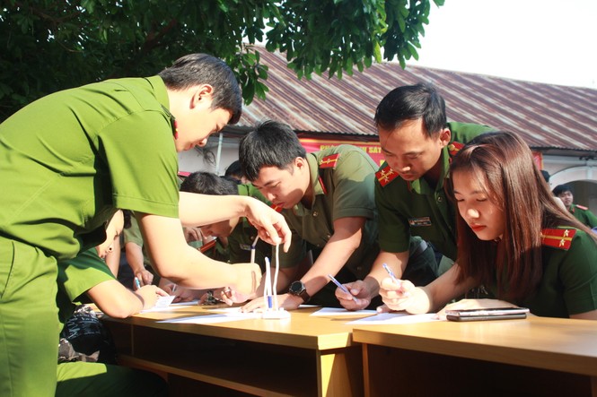Gần 500 cán bộ, chiến sỹ Công an hiến máu tình nguyện ngày giáp Tết - ảnh 2