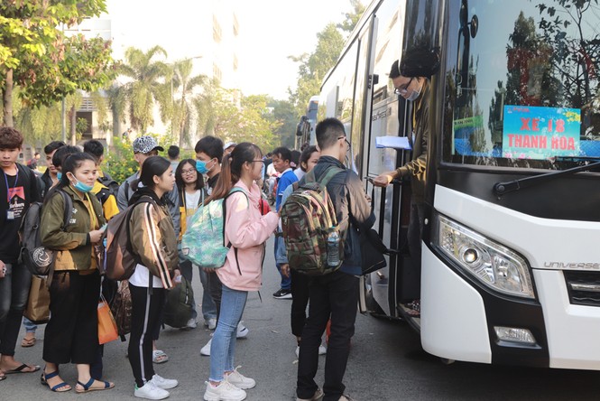2.500 sinh viên TPHCM lên 'Chuyến xe mùa xuân' về quê đón Tết - ảnh 14