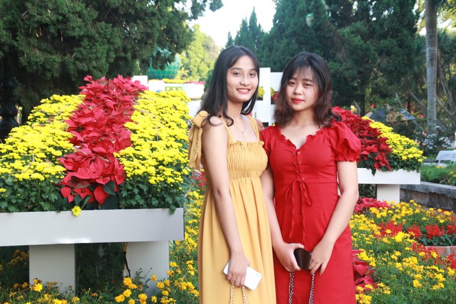 Người dân Quảng Ngãi rộn ràng 'check-in' với gia đình chuột ở công viên Ba Tơ - ảnh 18
