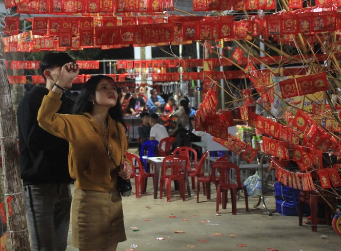 Vừa hết pháo hoa, bạn trẻ rủ nhau về chùa cầu phúc, hái lộc đầu năm mới Canh Tý - ảnh 7