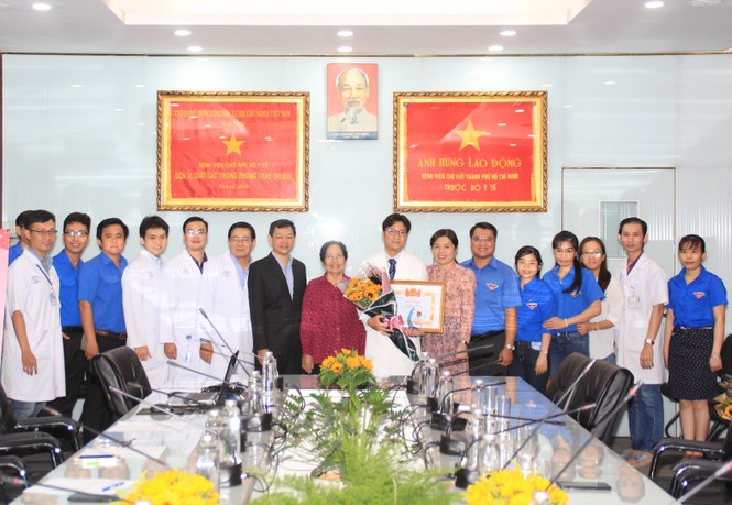 Trao giải thưởng Phạm Ngọc Thạch cho 28 y bác sĩ trẻ TPHCM - ảnh 1