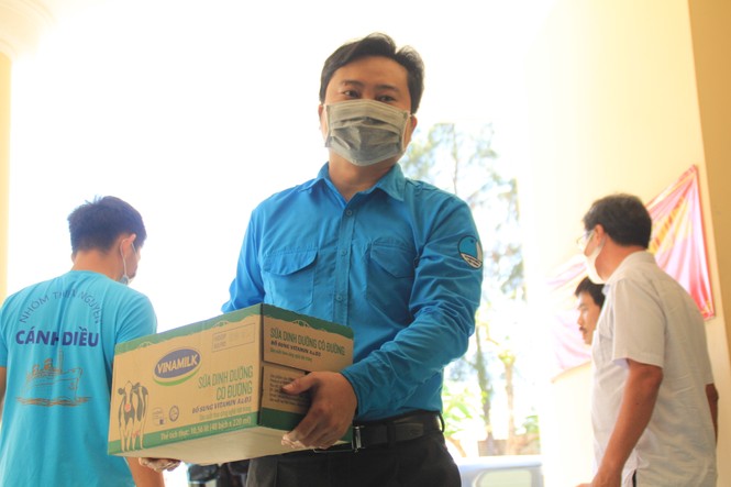 Hội nhóm thiện nguyện Bình Thuận hỗ trợ chống Covid-19 - ảnh 4