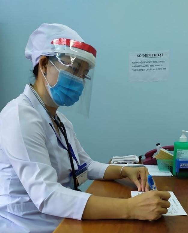Tuổi trẻ BVĐK Bình Thuận làm kính bảo hộ tặng y bác sỹ chống dịch | Giới trẻ 6 Tuổi trẻ BVĐK Bình Thuận làm kính bảo hộ tặng y bác sỹ chống dịch - ảnh 3
