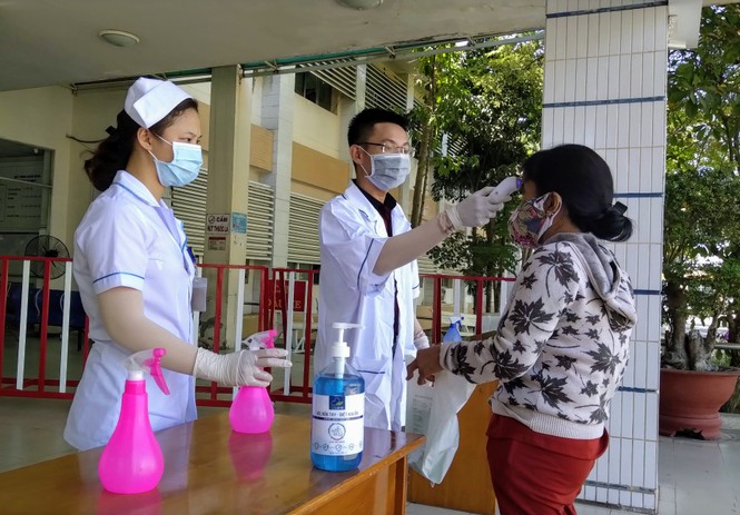 Tuổi trẻ BVĐK Bình Thuận làm kính bảo hộ tặng y bác sỹ chống dịch | Giới trẻ 7 Tuổi trẻ BVĐK Bình Thuận làm kính bảo hộ tặng y bác sỹ chống dịch - ảnh 4