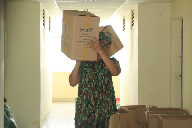 Tình nguyện viên ở Ký túc xá làm nơi cách ly - ảnh 13