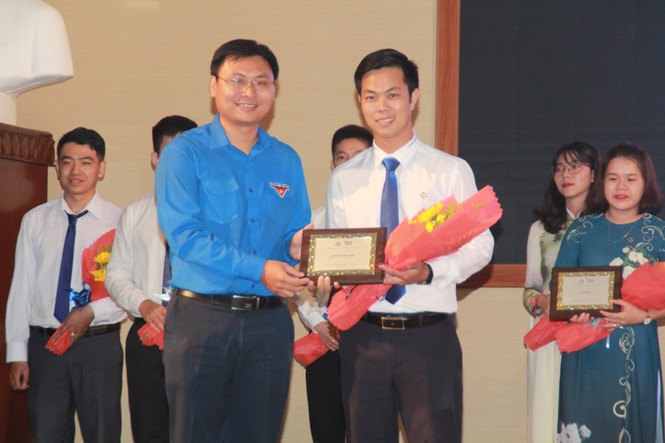 Đại học Quốc gia TPHCM tuyên dương 25 đảng viên trẻ tiêu biểu - ảnh 4