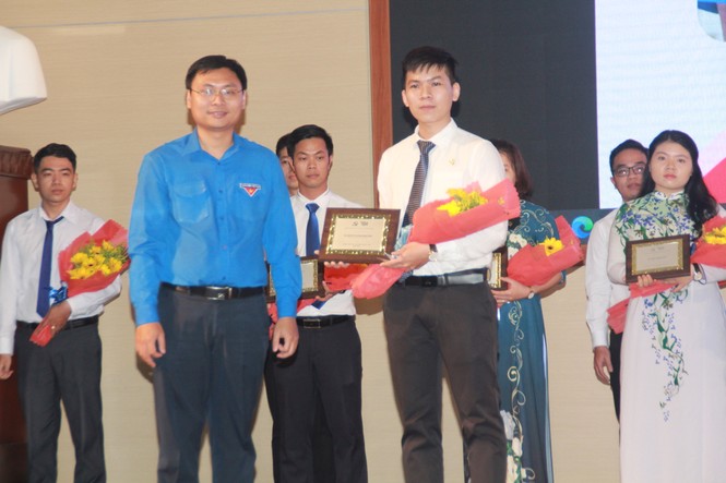 Đại học Quốc gia TPHCM tuyên dương 25 đảng viên trẻ tiêu biểu - ảnh 3