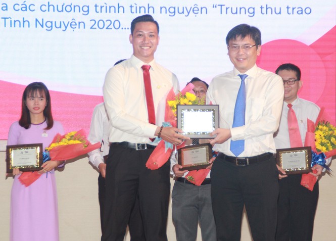 Đại học Quốc gia TPHCM tuyên dương 25 đảng viên trẻ tiêu biểu - ảnh 1