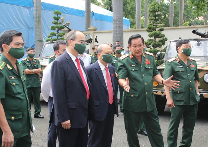 Trung tướng Trần Hoài Trung tái đắc cử Bí thư Đảng ủy Quân khu 7 - ảnh 3
