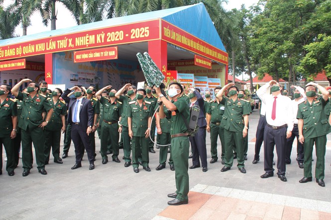 Trung tướng Trần Hoài Trung tái đắc cử Bí thư Đảng ủy Quân khu 7 - ảnh 4