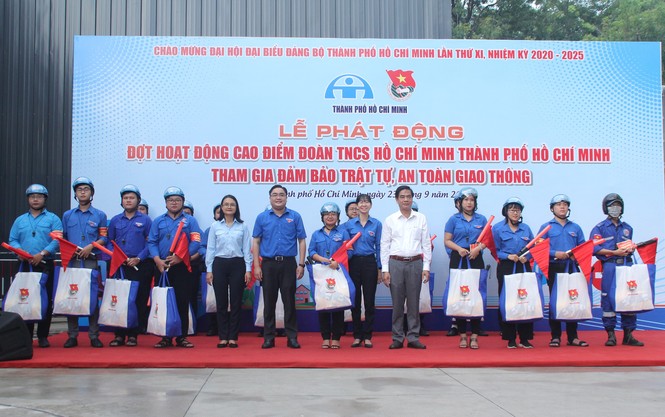 TPHCM ra quân đợt cao điểm đảm bảo trật tự, ATGT tại các giao lộ ùn tắc - ảnh 5