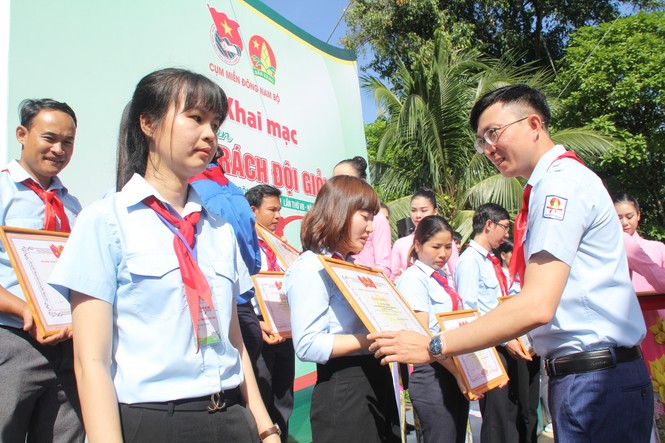 Tuyên dương 209 phụ trách Đội giỏi cụm Đông Nam Bộ năm 2020 - ảnh 6