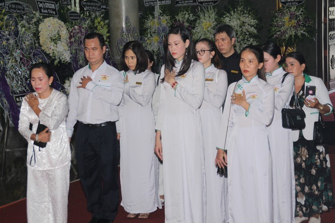 Đông đảo thế hệ nghệ sĩ đến tiễn biệt NSND Lý Huỳnh - ảnh 12