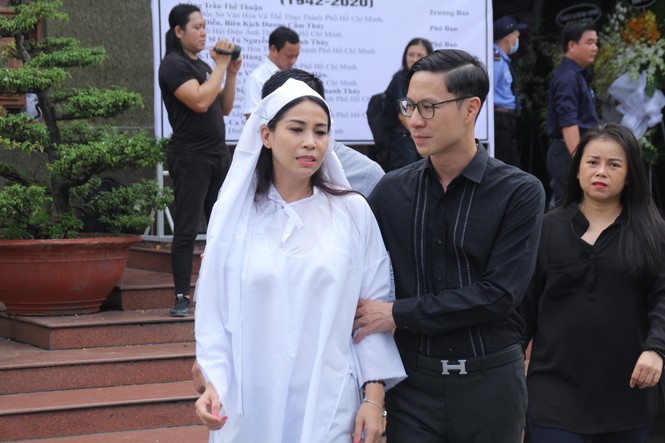 Đông đảo thế hệ nghệ sĩ đến tiễn biệt NSND Lý Huỳnh - ảnh 6