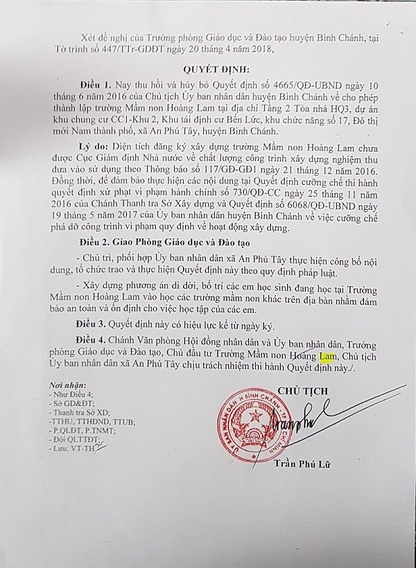Phụ huynh tá hỏa bỏ làm về đón con vì trường bị rút giấy phép - ảnh 3