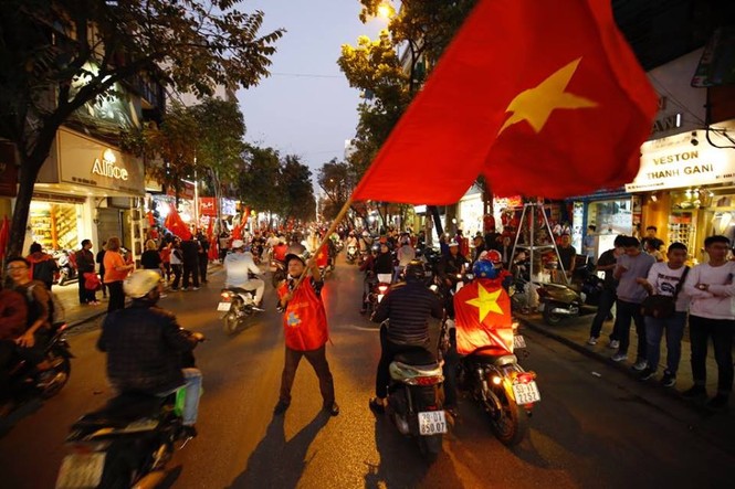 500 CSCĐ Hà Nội 'xuyên đêm' sau chiến thắng U23 Việt Nam - ảnh 1