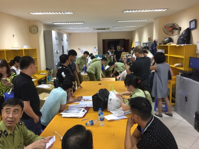 Kiểm tra hàng vạn bao thuốc lá không rõ nguồn gốc tại Hà Nội - ảnh 1