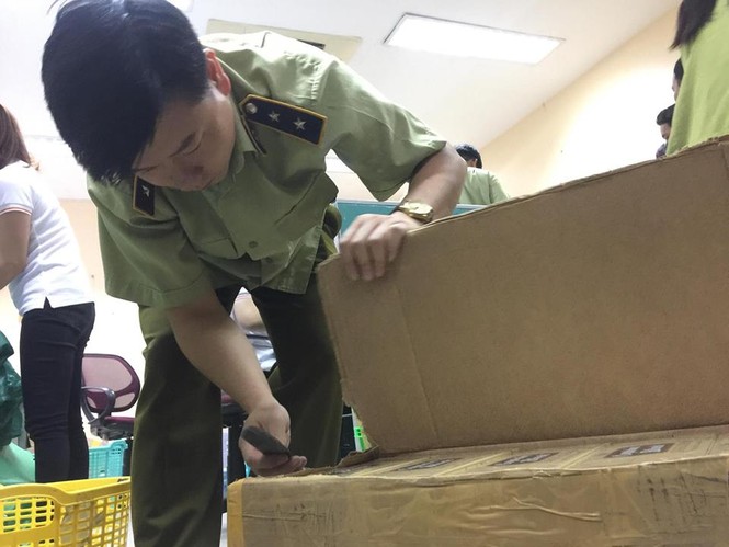 Kiểm tra hàng vạn bao thuốc lá không rõ nguồn gốc tại Hà Nội - ảnh 4