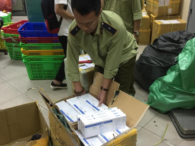 Kiểm tra hàng vạn bao thuốc lá không rõ nguồn gốc tại Hà Nội - ảnh 3