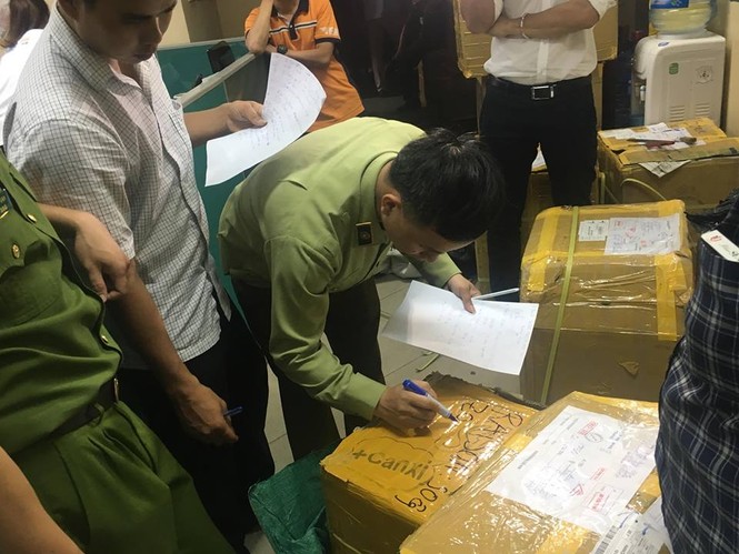 Kiểm tra hàng vạn bao thuốc lá không rõ nguồn gốc tại Hà Nội - ảnh 2
