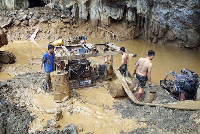 Cứu hộ 2 phu vàng kẹt: Không thể nhanh hơn? - ảnh 1