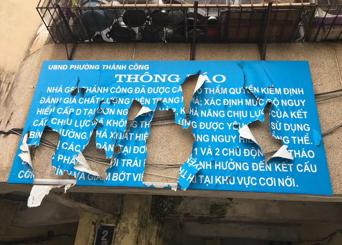 Sống sợ hãi trong khu tập thể 'nguy hiểm nhất thủ đô' - ảnh 7