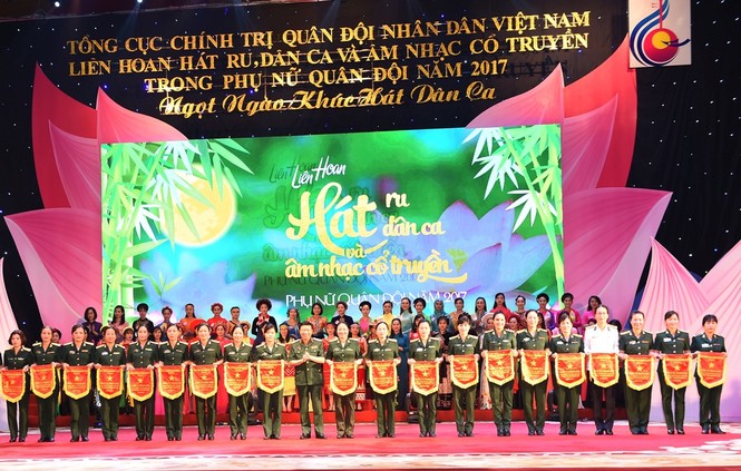 Phụ nữ Quân đội thi tài hát dân ca - ảnh 4