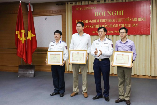 Cảnh sát biển đồng hành với ngư dân - ảnh 4