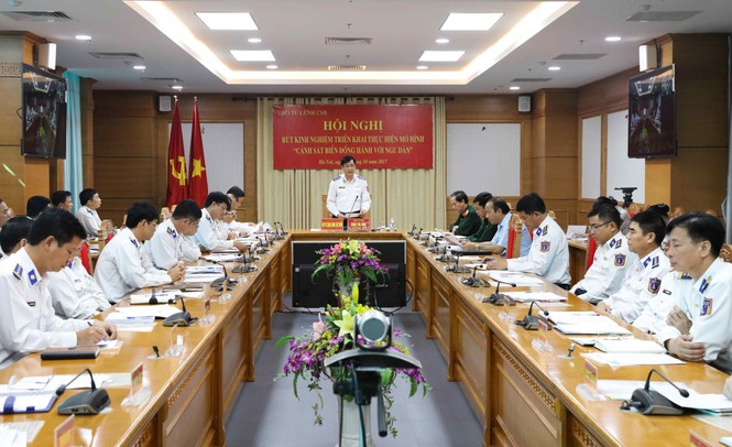 Cảnh sát biển đồng hành với ngư dân - ảnh 1