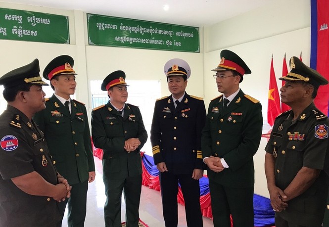 Giao lưu sĩ quan trẻ Việt Nam - Campuchia - ảnh 3